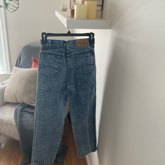 Mom Jeans - Picture 2 of 5